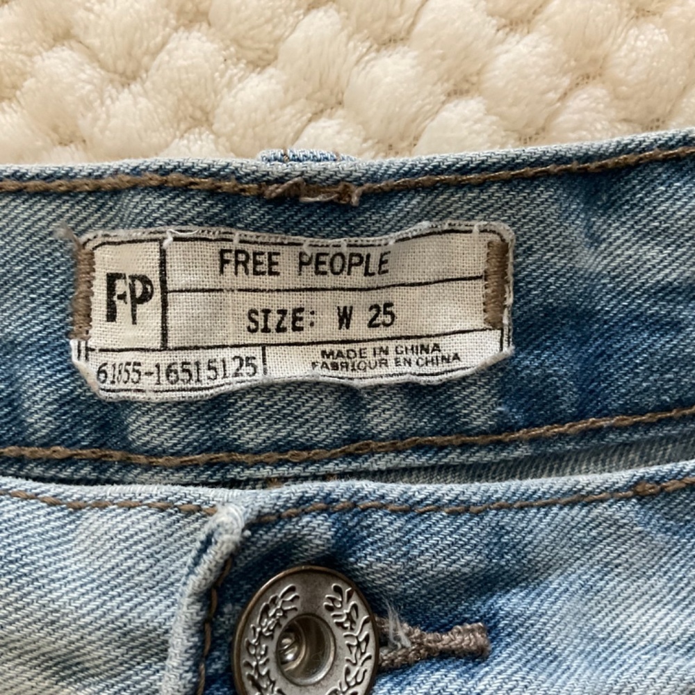 Free People Light‎ Wash Button Fly Distressed Jean Shorts - Size 25 - Picture 4 of 10